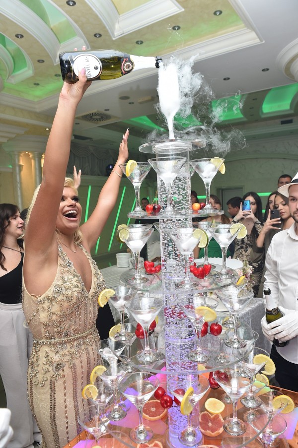 EFEKTI NIJAGARA šampanjac fontane, podni dim, unutrašnji vatromet...